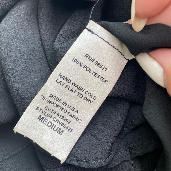 Black Key hole halter top - Picture 3 of 7